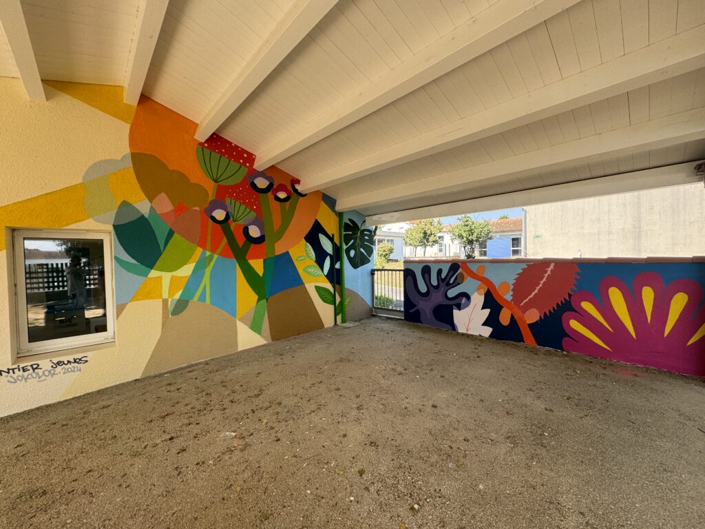 Fresque collective dans la cour de l'école maternelle de Marsilly